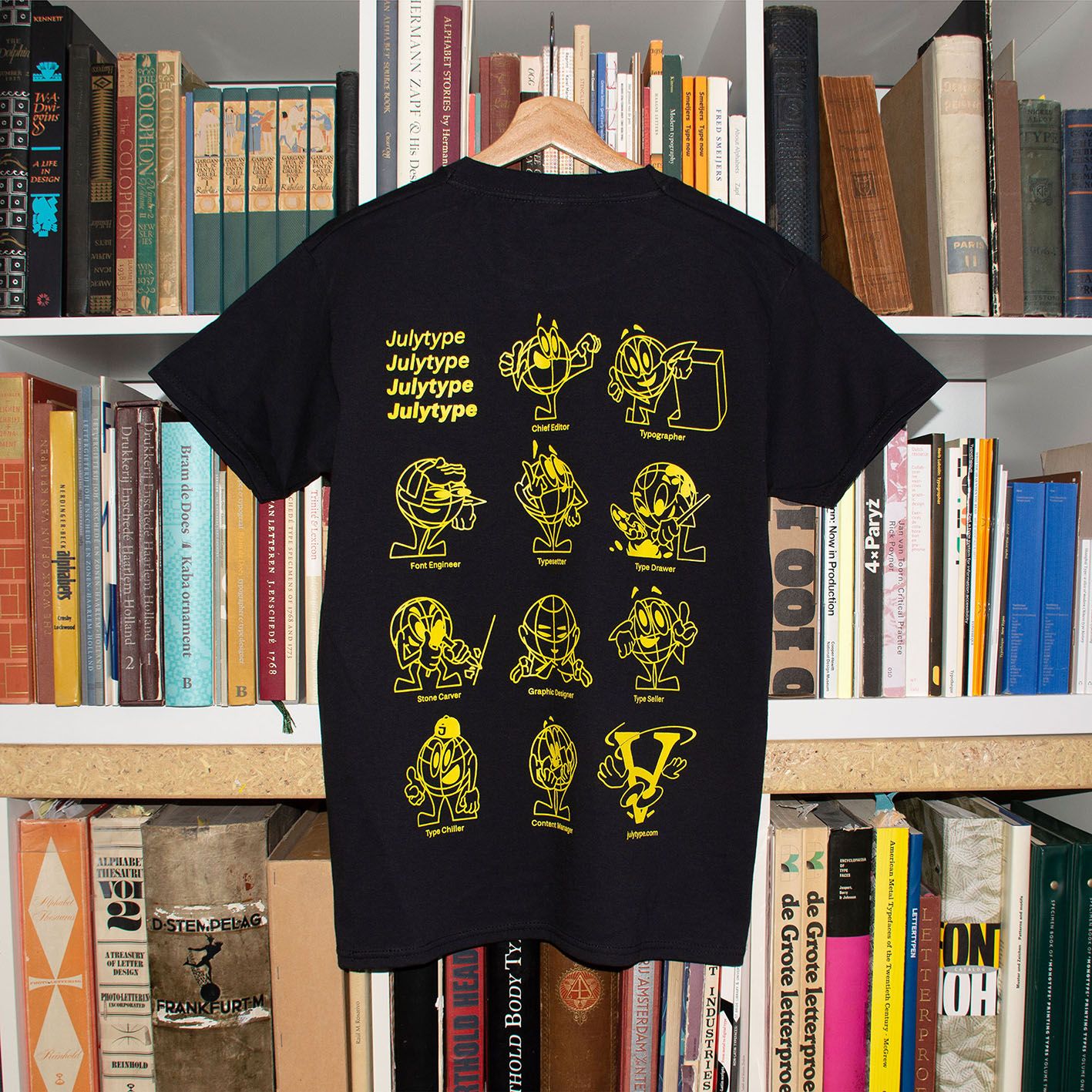 Globe T-shirt Black image